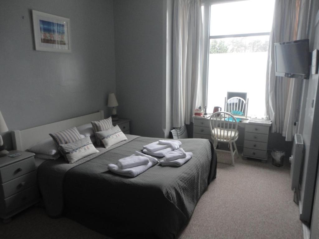Waves In Bed and Breakfast Bournemouth Eksteriør billede
