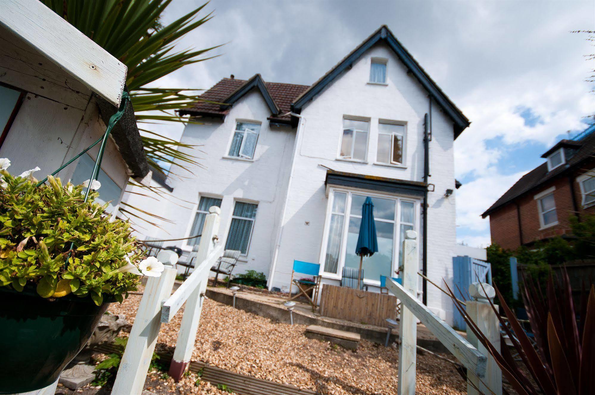 Waves In Bed and Breakfast Bournemouth Eksteriør billede